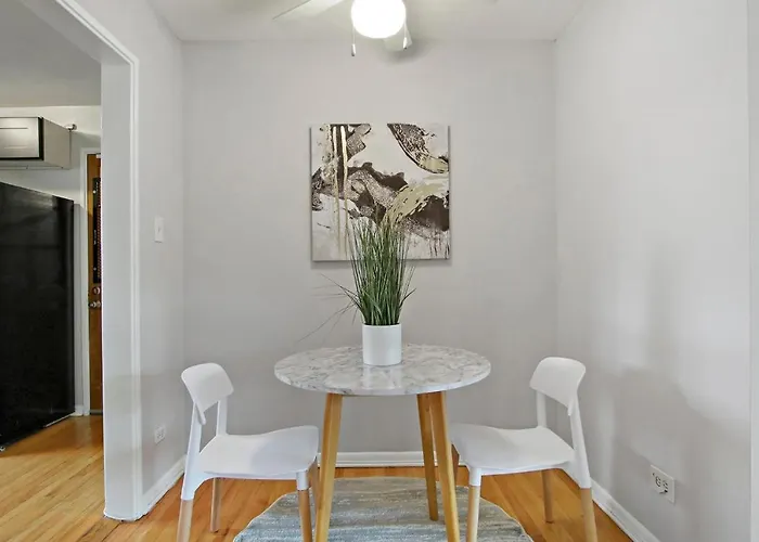 Quiet 1br Spot Perfectly Situated Dine & Shop - Bell E3 *
