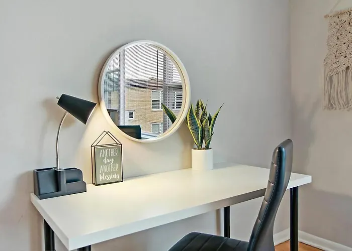 Quiet 1br Spot Perfectly Situated Dine & Shop - Bell E3 Chicago