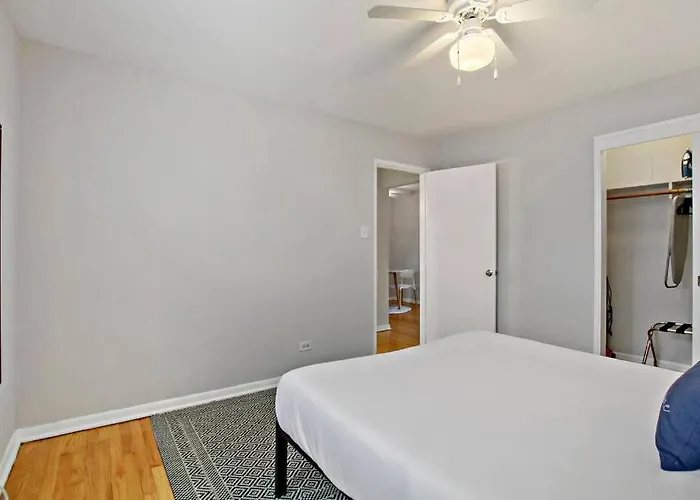 Quiet 1br Spot Perfectly Situated Dine & Shop - Bell E3 Appartement Chicago