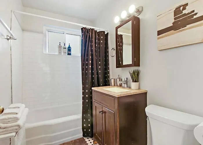 Quiet 1br Spot Perfectly Situated Dine & Shop - Bell E3 * Chicago